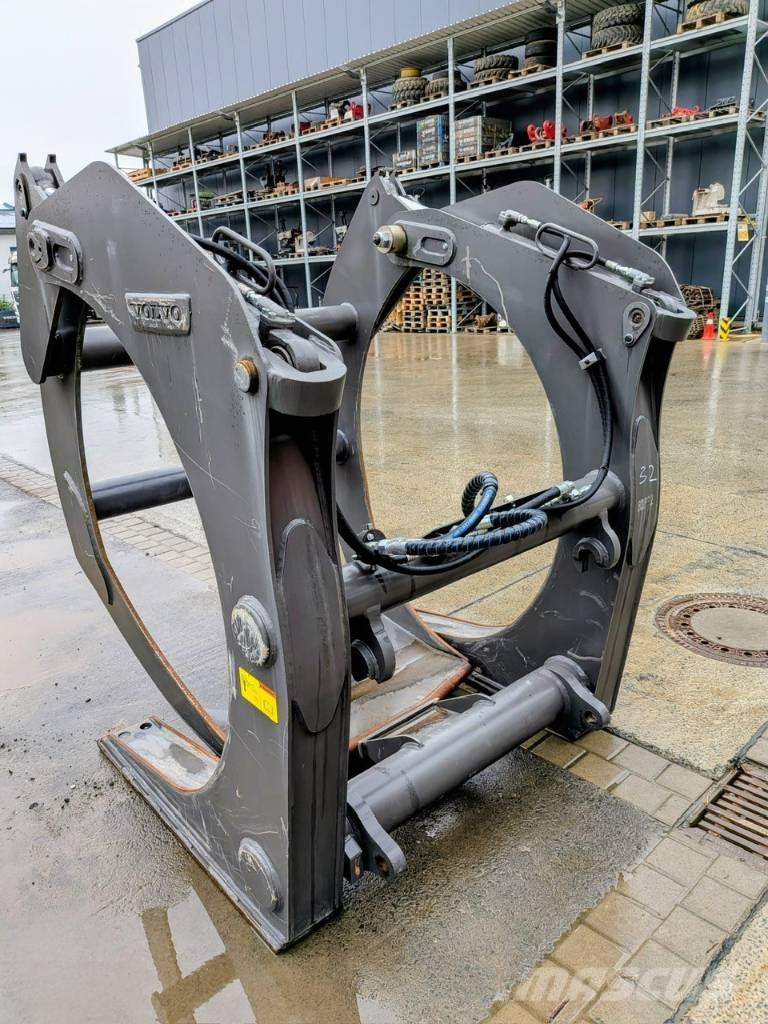 Volvo Holzgreifer Mod. 80832 für Radlader Pinze