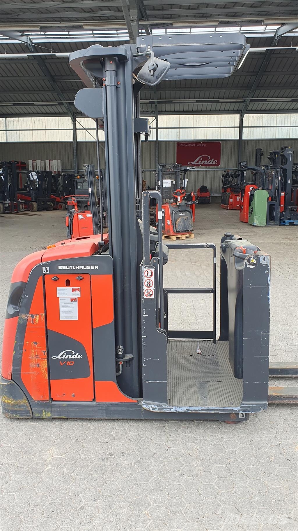 Linde V10 High lift order picker