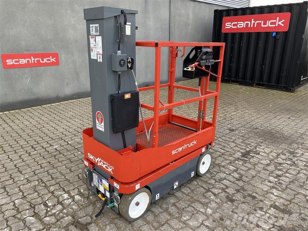SkyJack SJ16 Vertikaalsed mast tõstukid