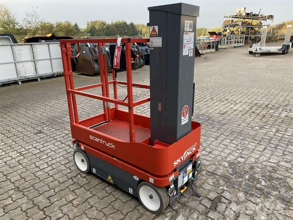 SkyJack SJ16 Vertikaalsed mast tõstukid