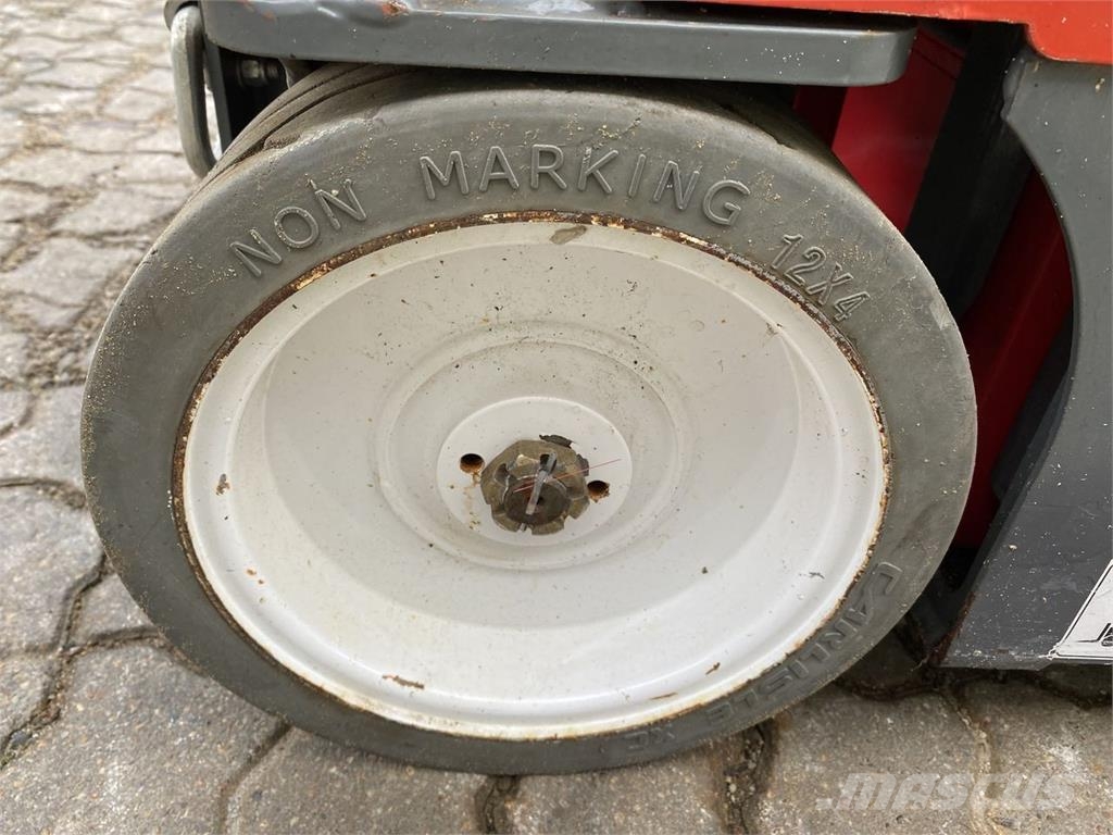 SkyJack SJ16 Vertikaalsed mast tõstukid