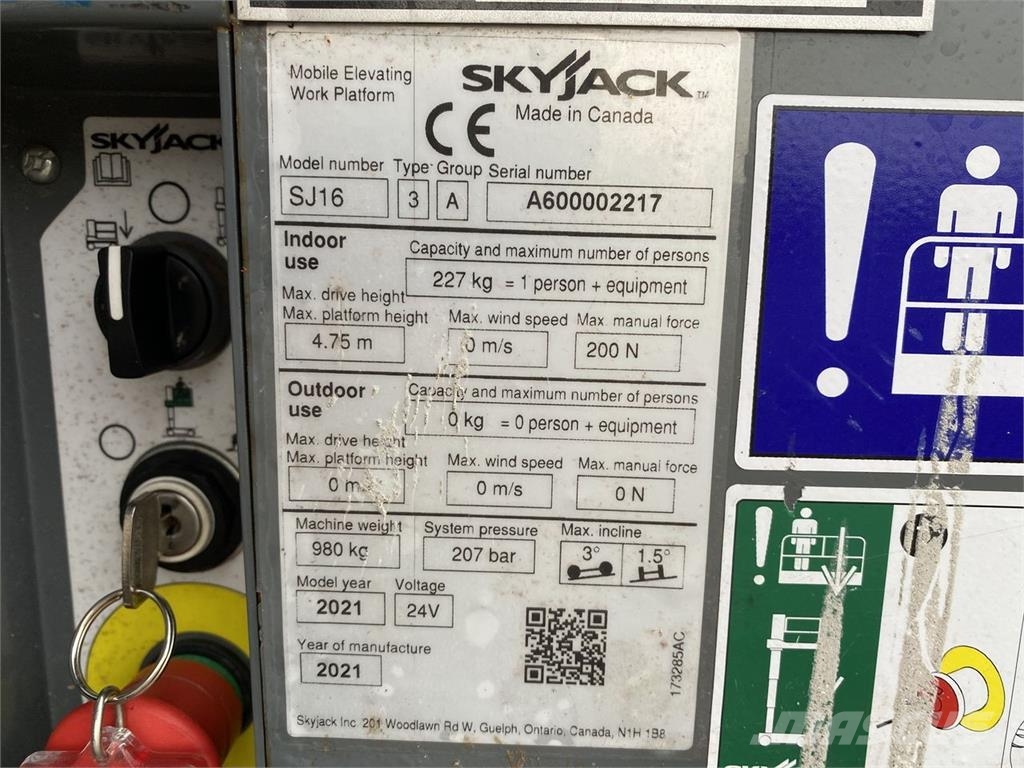SkyJack SJ16 Vertikaalsed mast tõstukid
