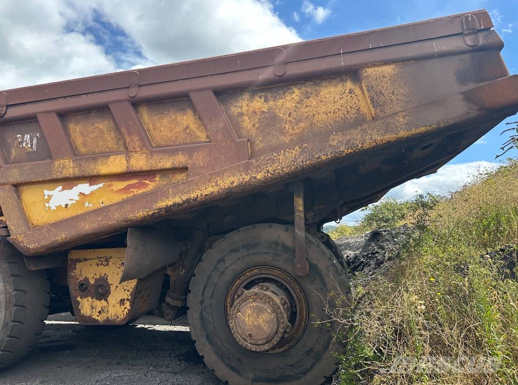 CAT 775 E Άκαμπτα Dumper με ανατρεπόμενο κάδο