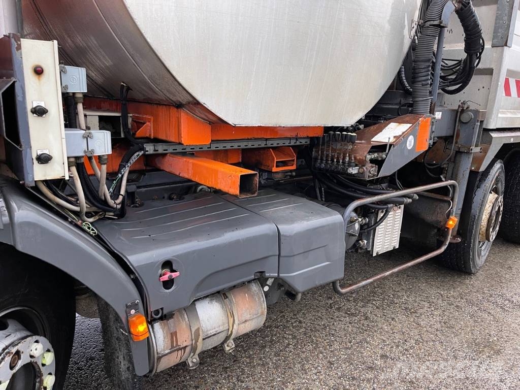Renault Premium 300 Secmair 4000 liter Bitumen / Emulsion Bitumen sprayers