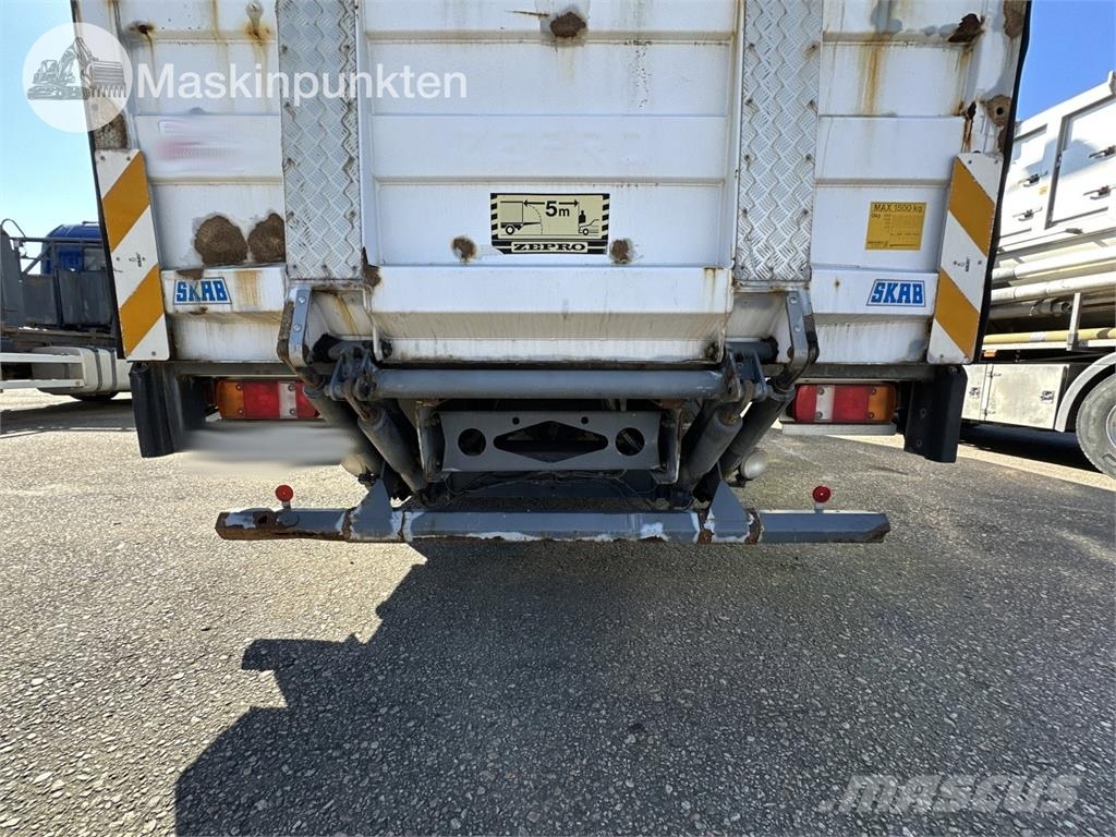 Mercedes-Benz 1223L4X2 Skåpbilar