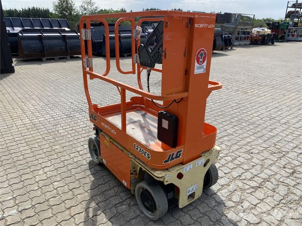 JLG 1230ES Henkilönostimet ja nostolaitteet