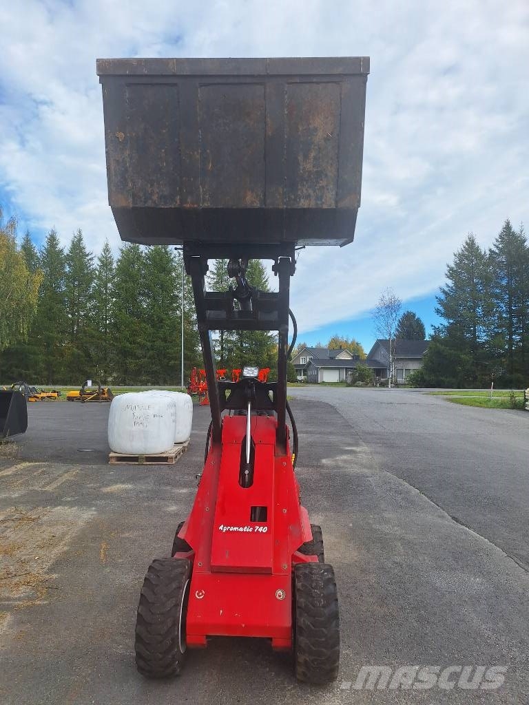 Agromatic 744 Liukuohjatut kuormaajat