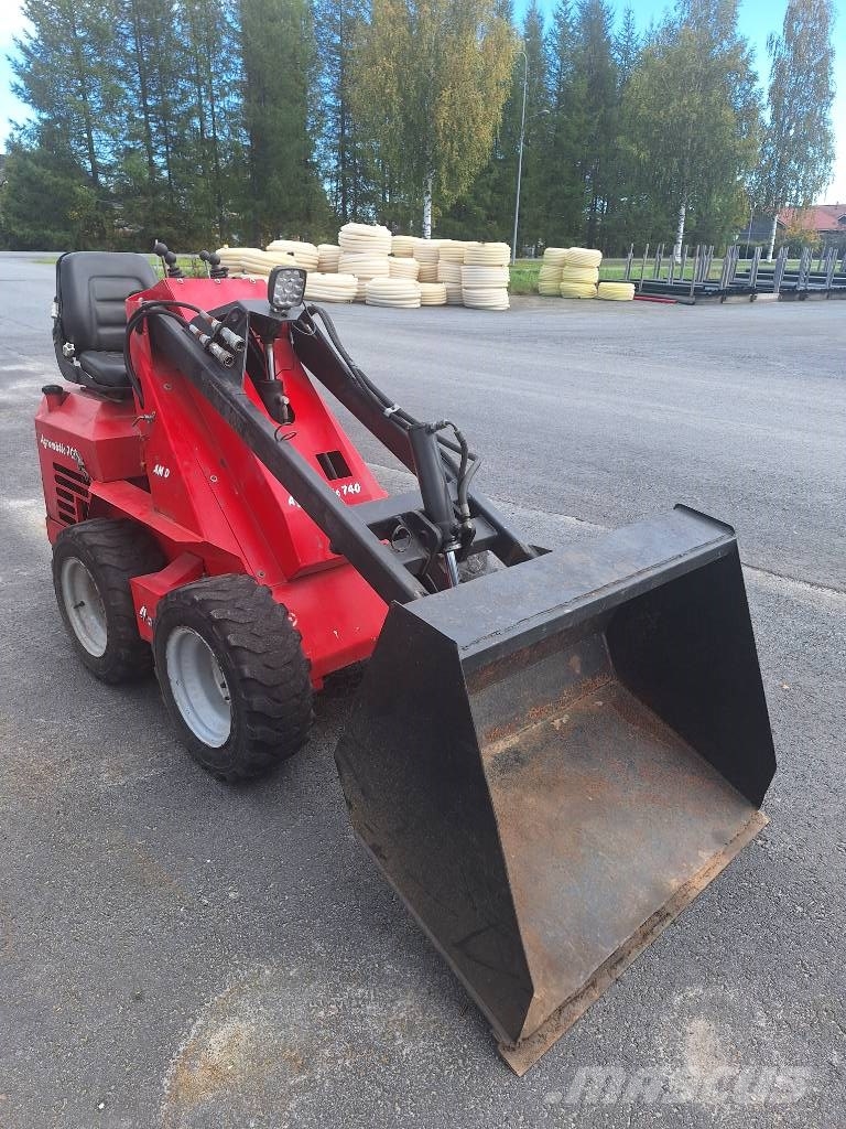 Agromatic 744 Liukuohjatut kuormaajat