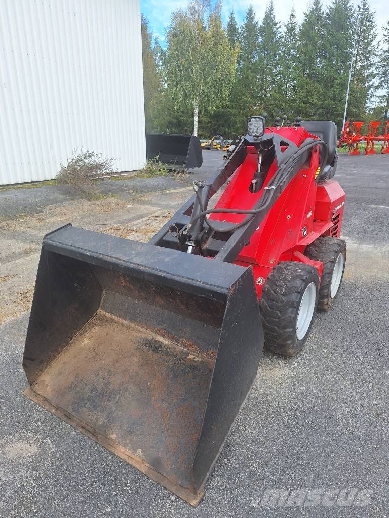 Agromatic 744 Liukuohjatut kuormaajat