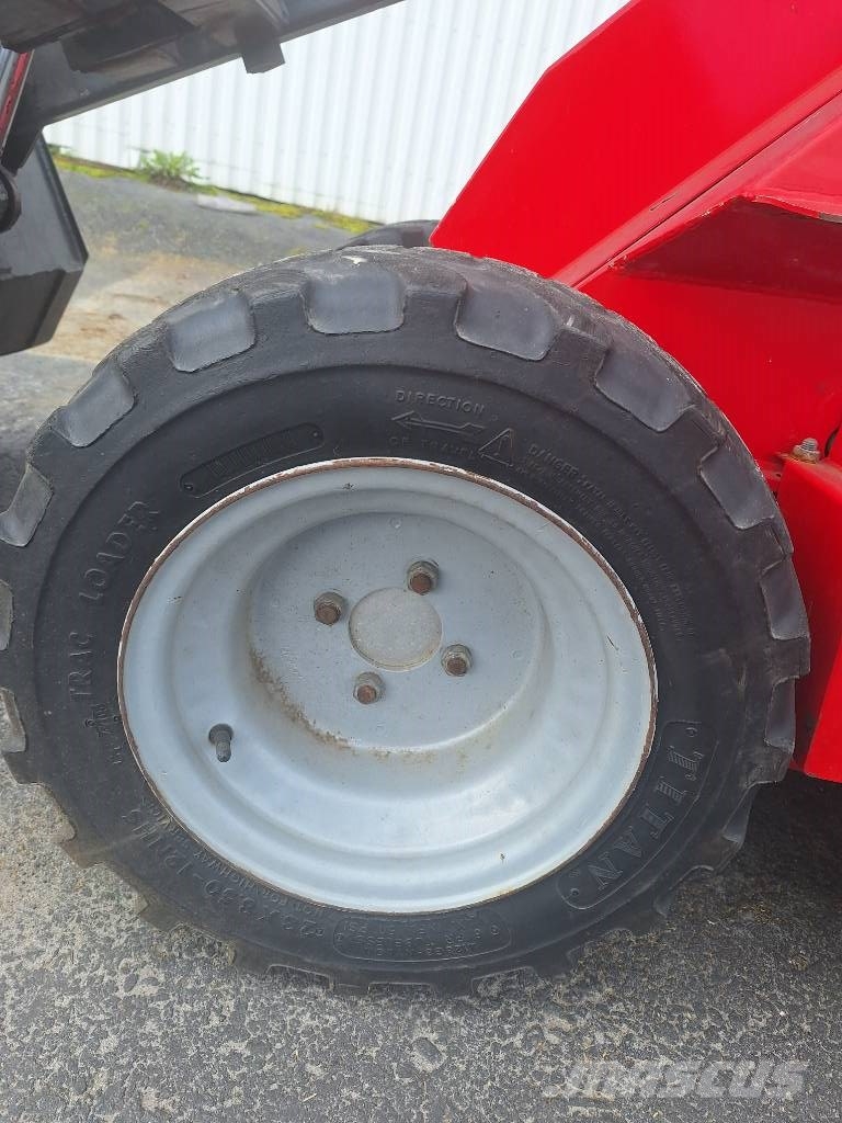 Agromatic 744 Liukuohjatut kuormaajat