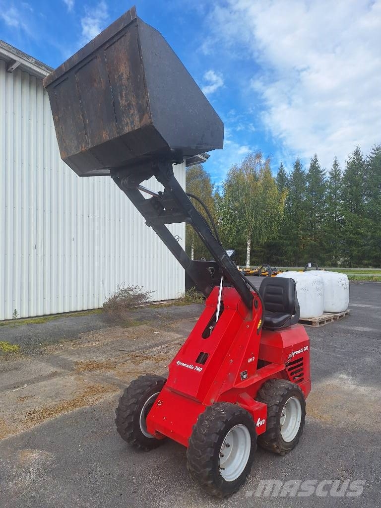 Agromatic 744 Liukuohjatut kuormaajat