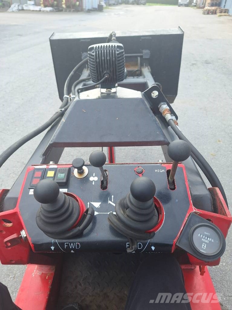 Agromatic 744 Liukuohjatut kuormaajat