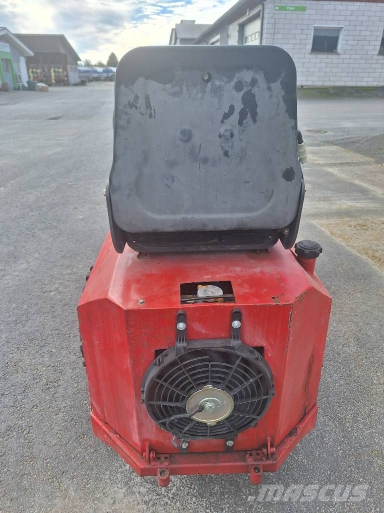 Agromatic 744 Liukuohjatut kuormaajat