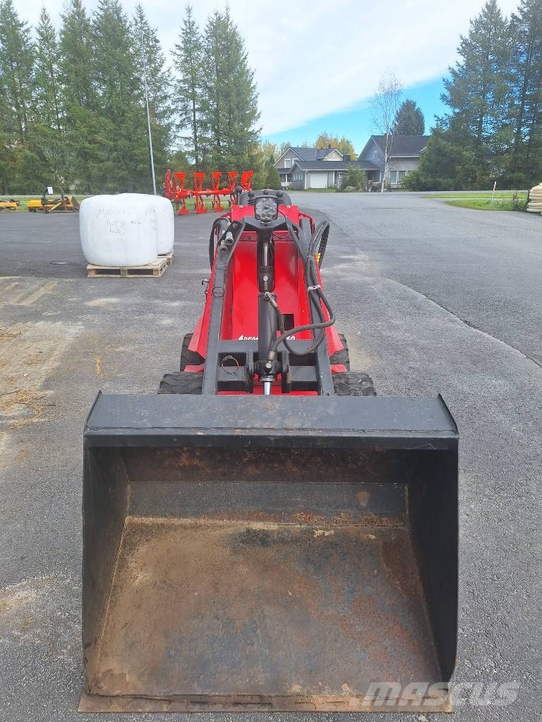 Agromatic 744 Liukuohjatut kuormaajat
