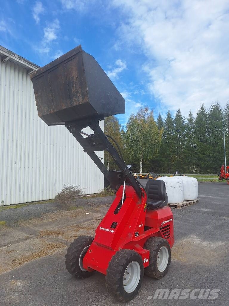 Agromatic 744 Liukuohjatut kuormaajat