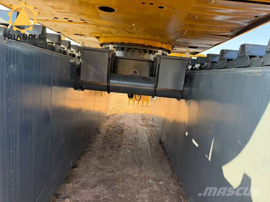 CAT 320 C L 水陆两栖挖掘机