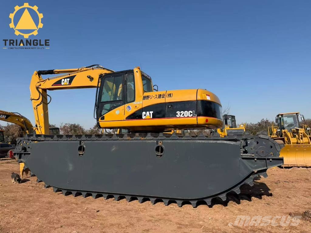 CAT 320 C L 水陆两栖挖掘机