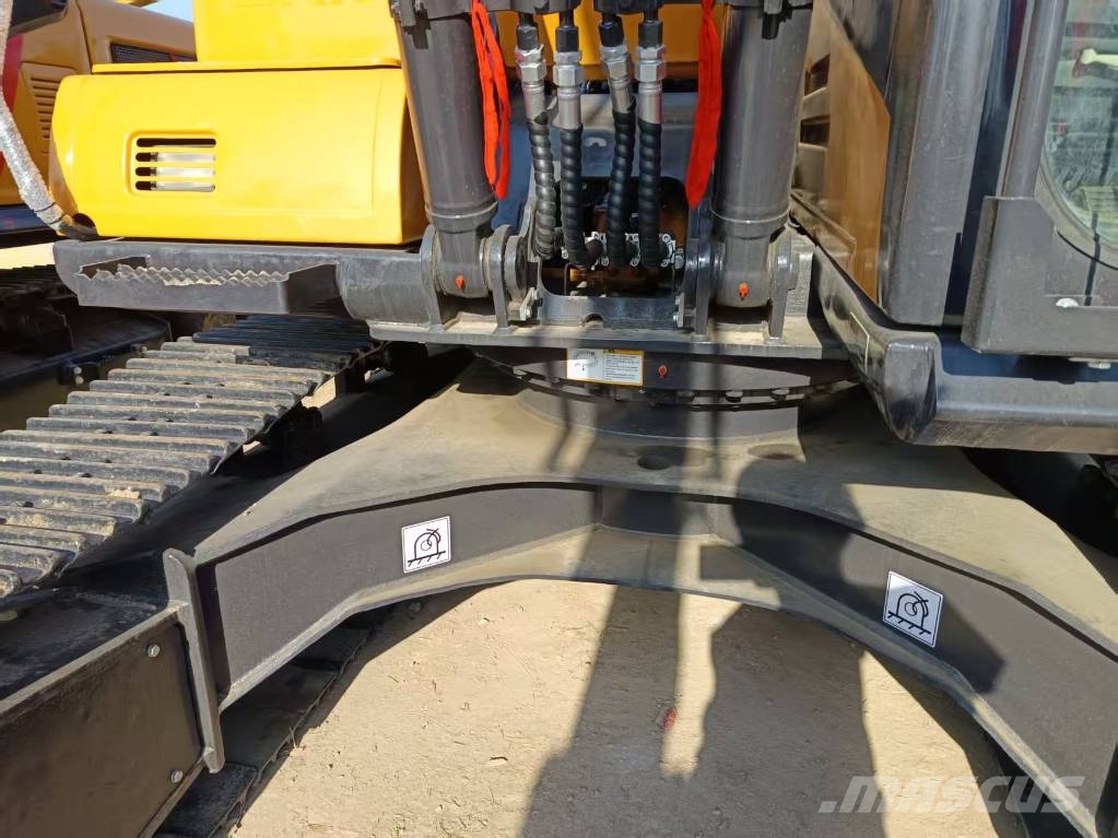 Sany SY 155 C حفارات زحافة