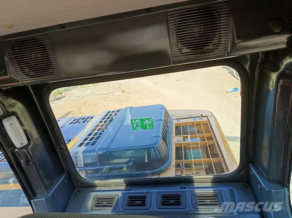 Sany SY 155 C حفارات زحافة