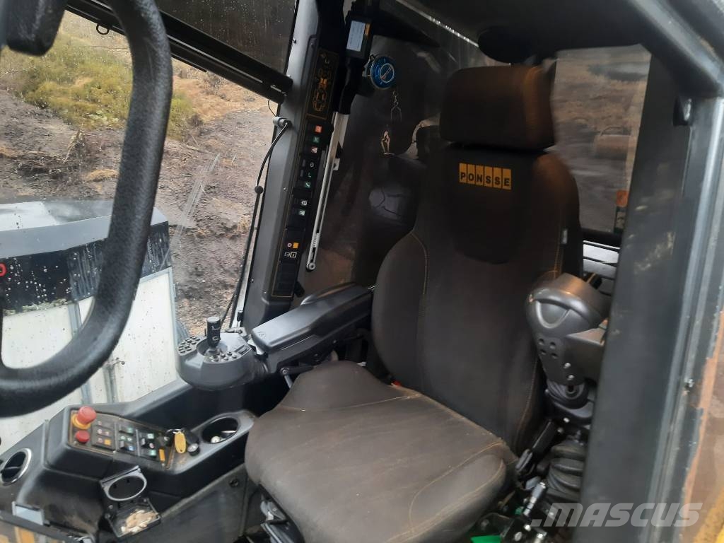 Ponsse SCORPION KING 8W ハーベスター