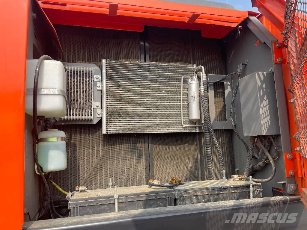 Hitachi Zaxis 240 LC حفارات زحافة