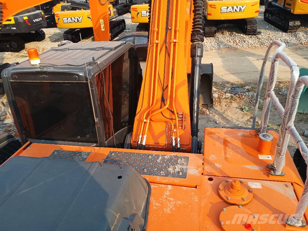 Hitachi Zaxis 240 LC حفارات زحافة