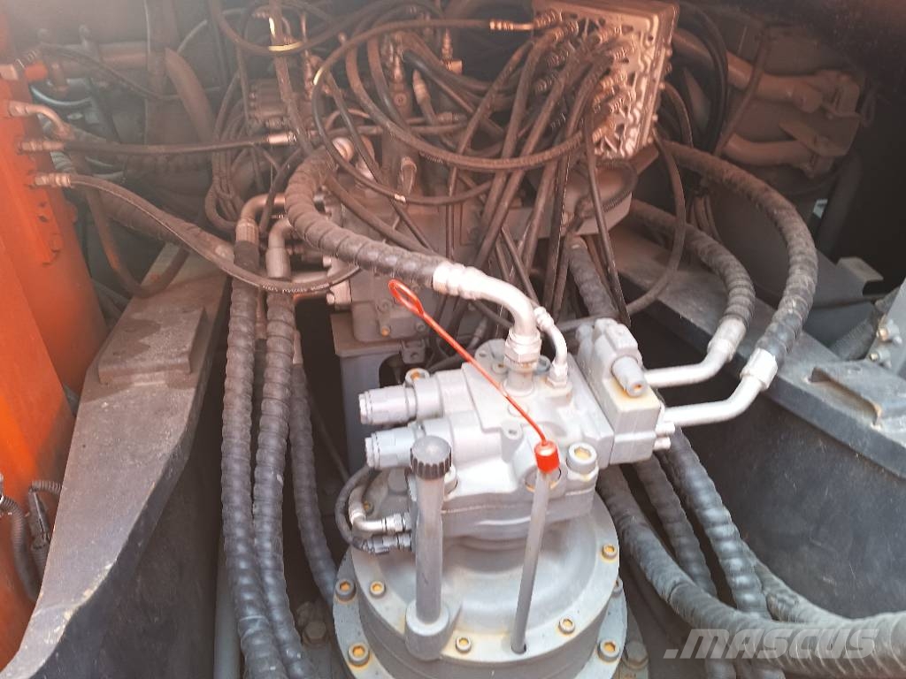 Hitachi Zaxis 240 LC حفارات زحافة