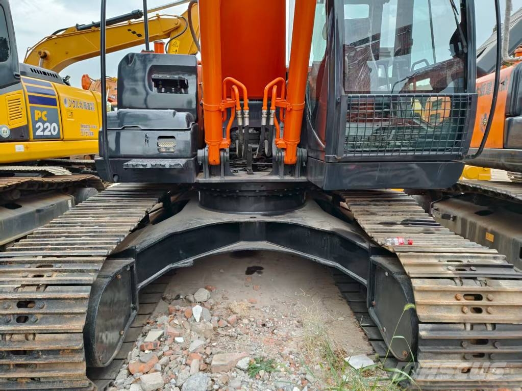 Hitachi ZX 210 대형 굴삭기 29톤 이상