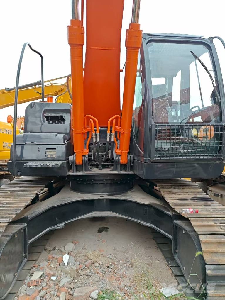 Hitachi ZX 210 대형 굴삭기 29톤 이상