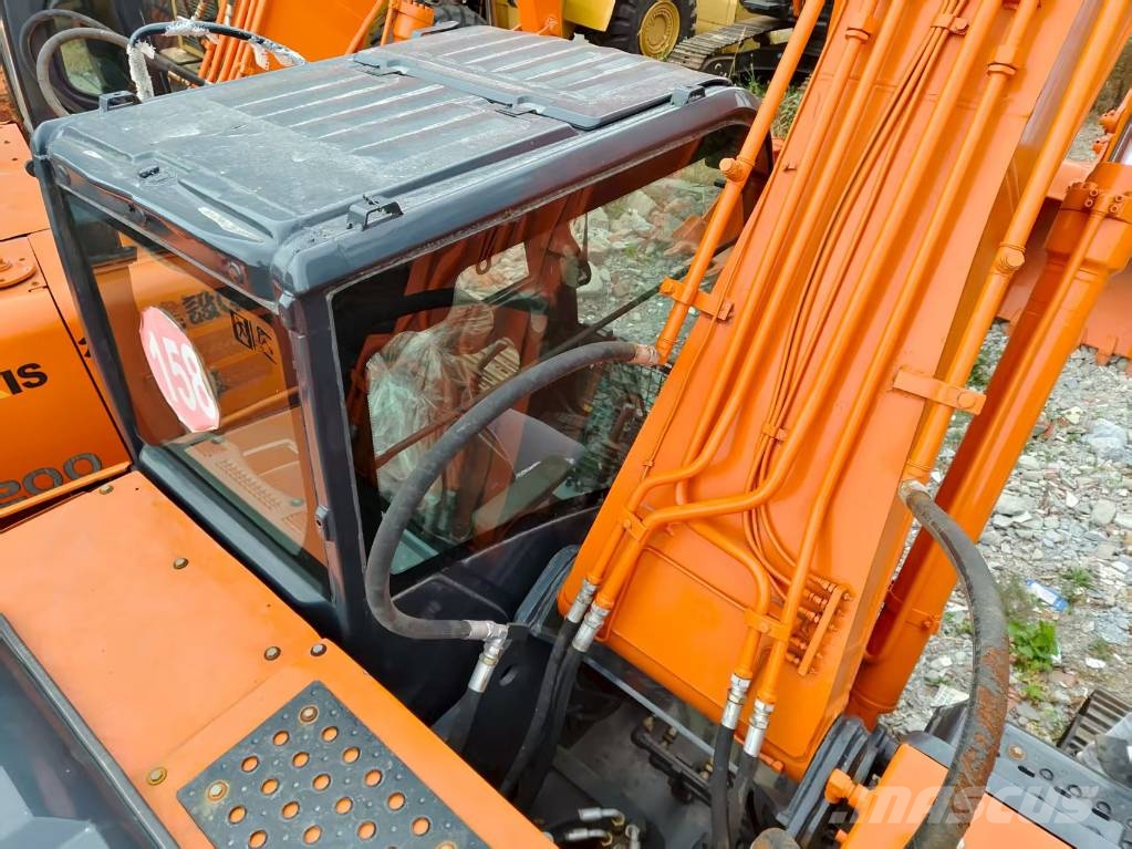 Hitachi ZX 210 대형 굴삭기 29톤 이상
