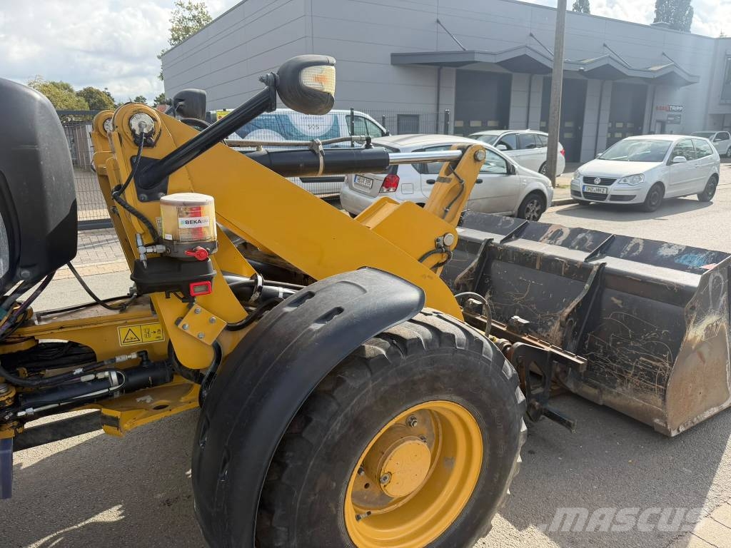 CAT 908M Utovarivači na kotačima