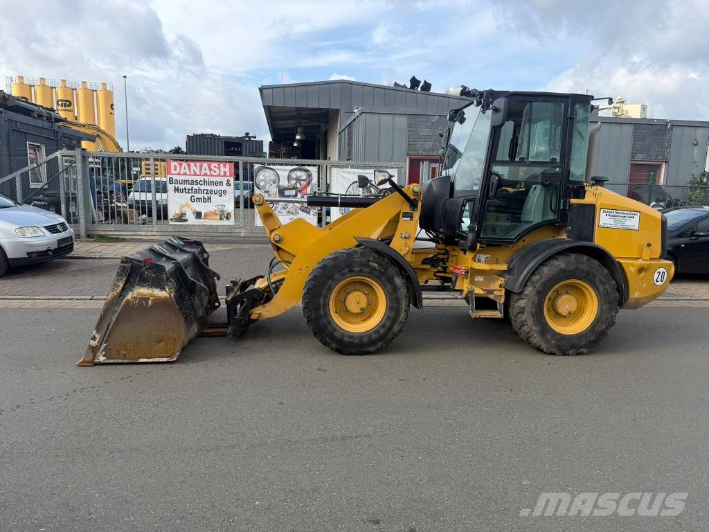 CAT 908M Utovarivači na kotačima