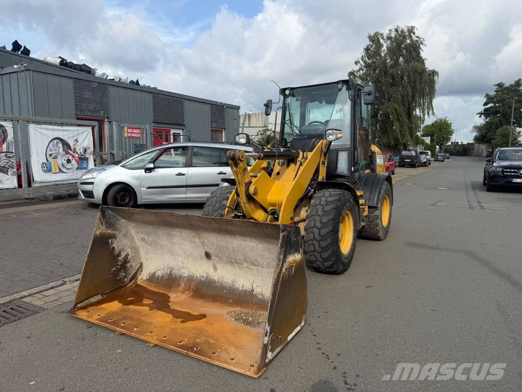 CAT 908M Utovarivači na kotačima