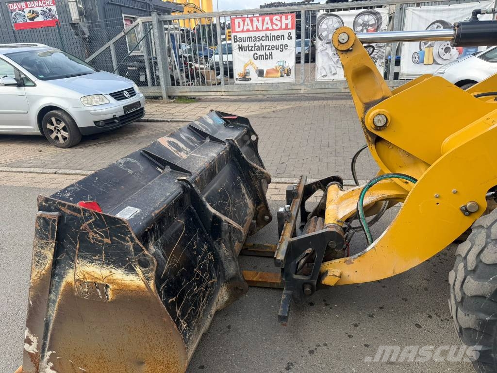CAT 908M Utovarivači na kotačima