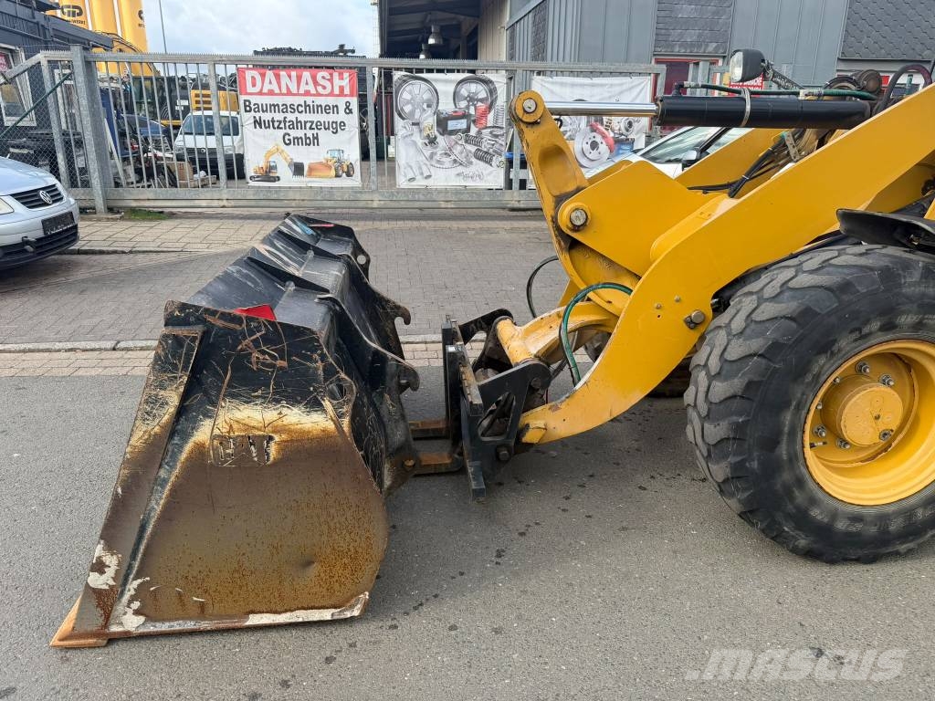 CAT 908M Utovarivači na kotačima