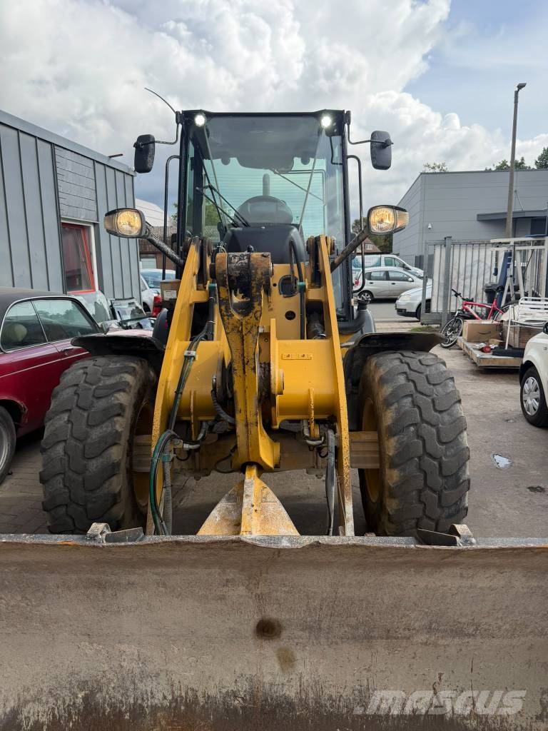 CAT 908M Utovarivači na kotačima