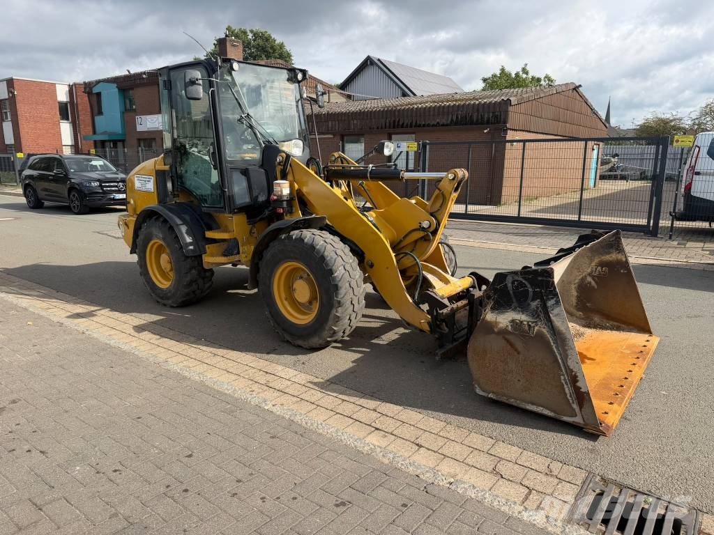 CAT 908M Utovarivači na kotačima