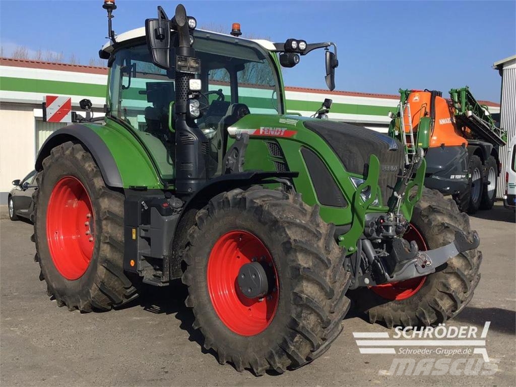 Fendt 718 VARIO GEN6 PROFI PLUS Traktori