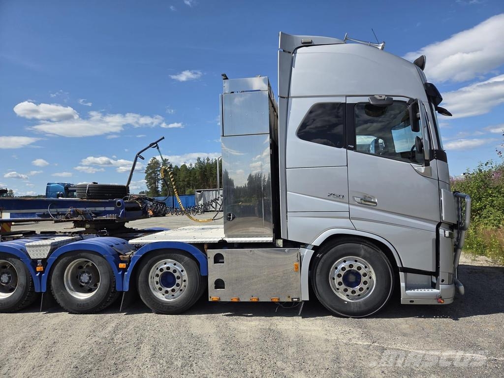 Volvo FH 16 750 8x4+2 GCW 180 ton / DOLLY / RETARDER / G Vlačilci