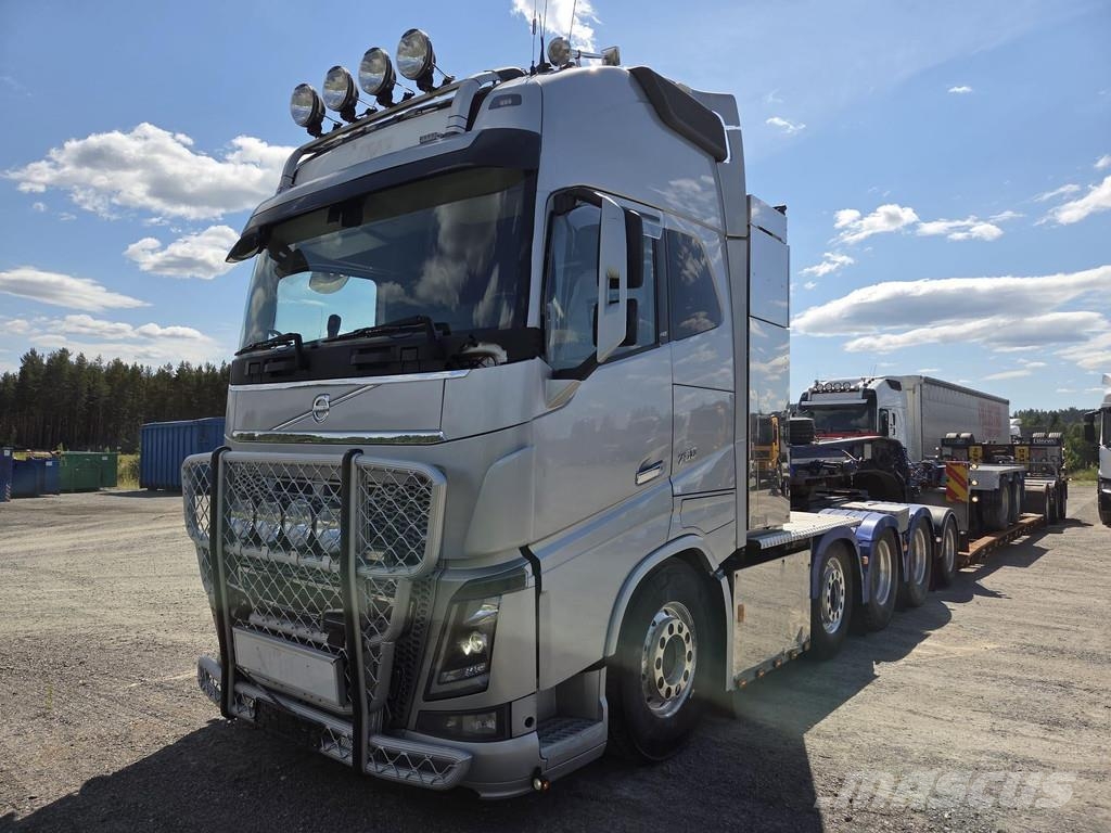 Volvo FH 16 750 8x4+2 GCW 180 ton / DOLLY / RETARDER / G Vlačilci