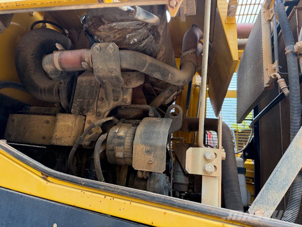 Komatsu WA 380 made in Japan Lánctalpas kotrók