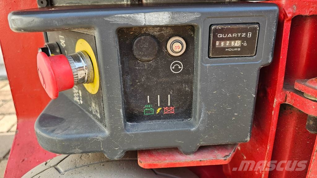 JLG 1230 ES Ollós emelők