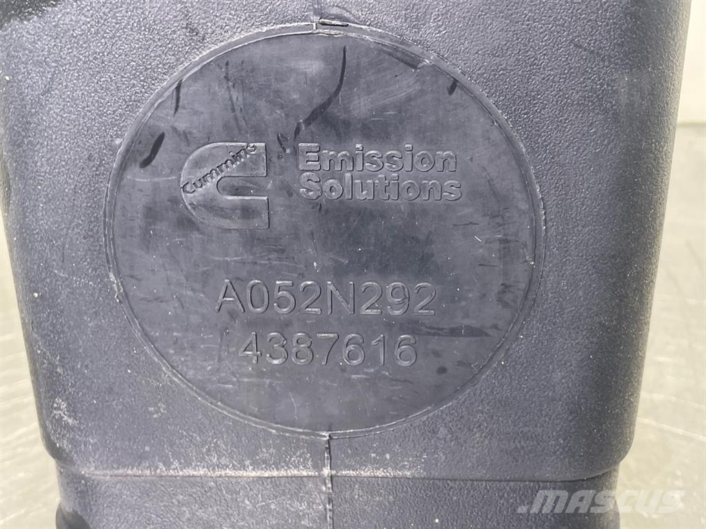 Sennebogen 835E-Cummins 4387616-AdBlue tank Шасі