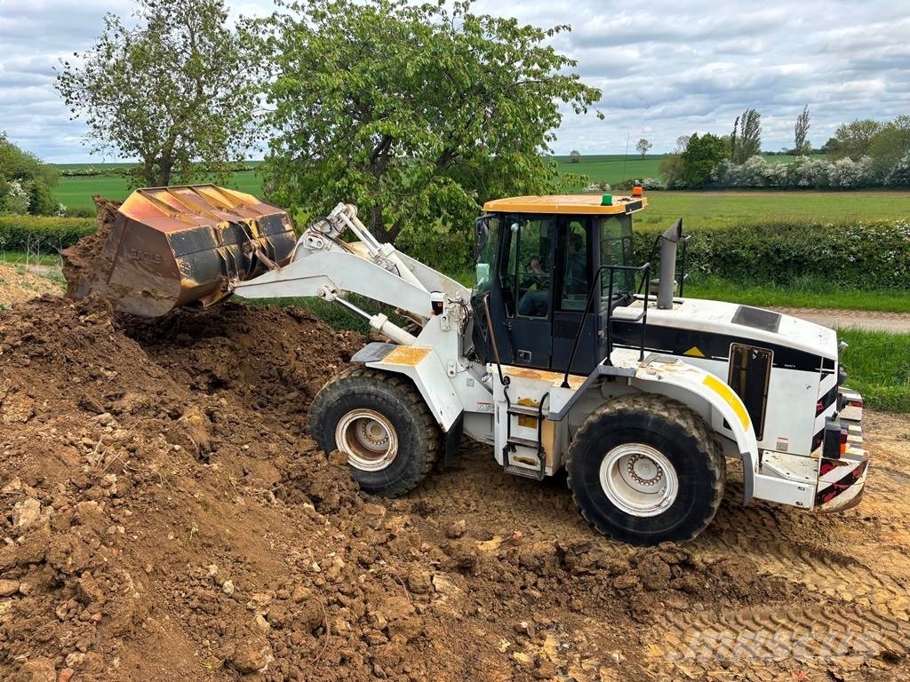 CAT 962 G لوادر بعجل