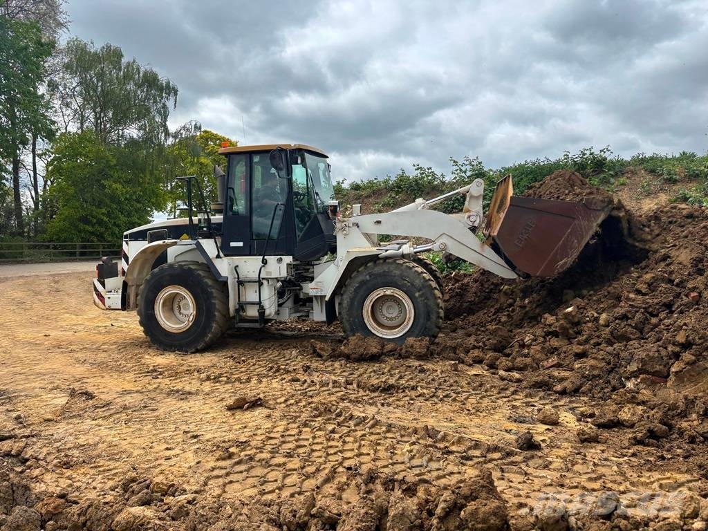 CAT 962 G لوادر بعجل