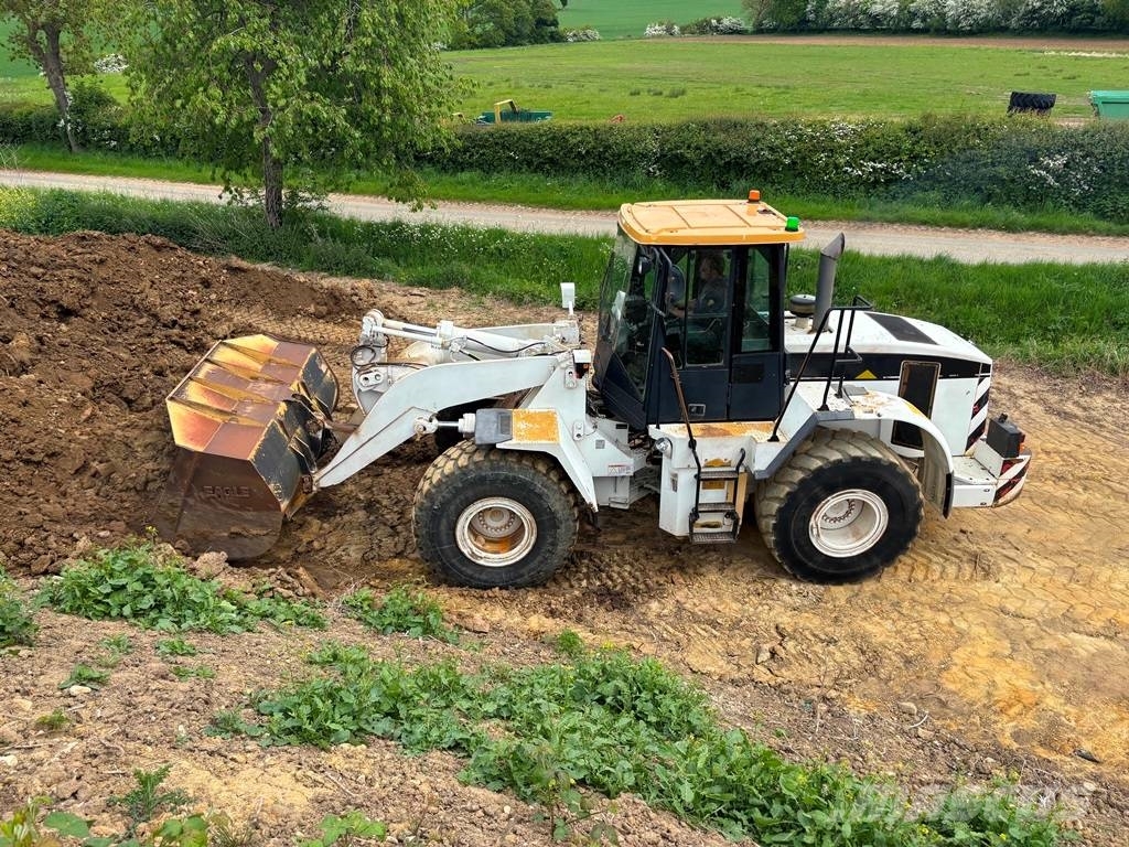 CAT 962 G لوادر بعجل