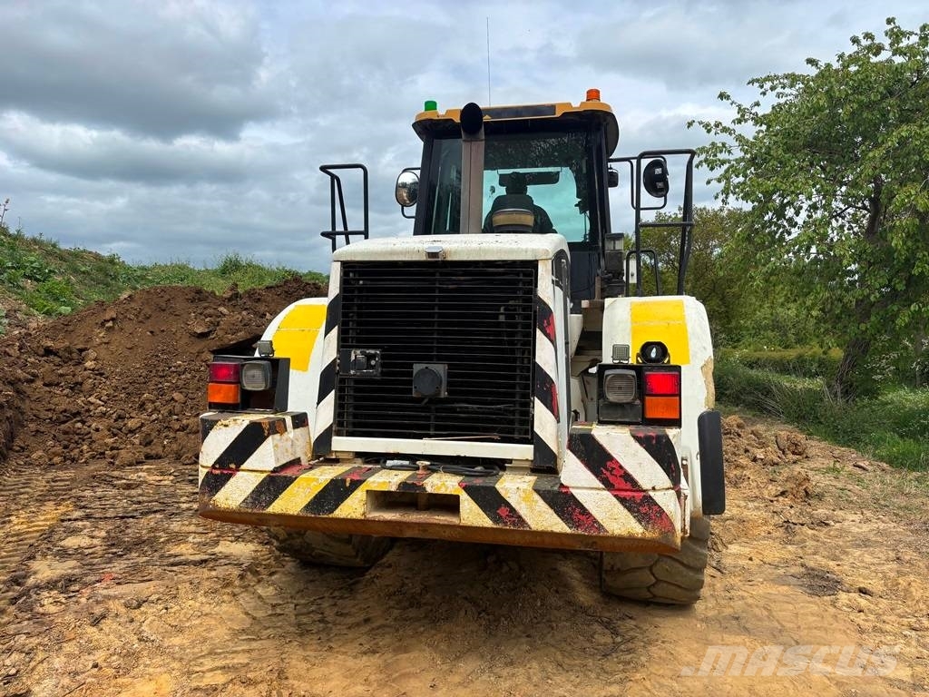 CAT 962 G لوادر بعجل