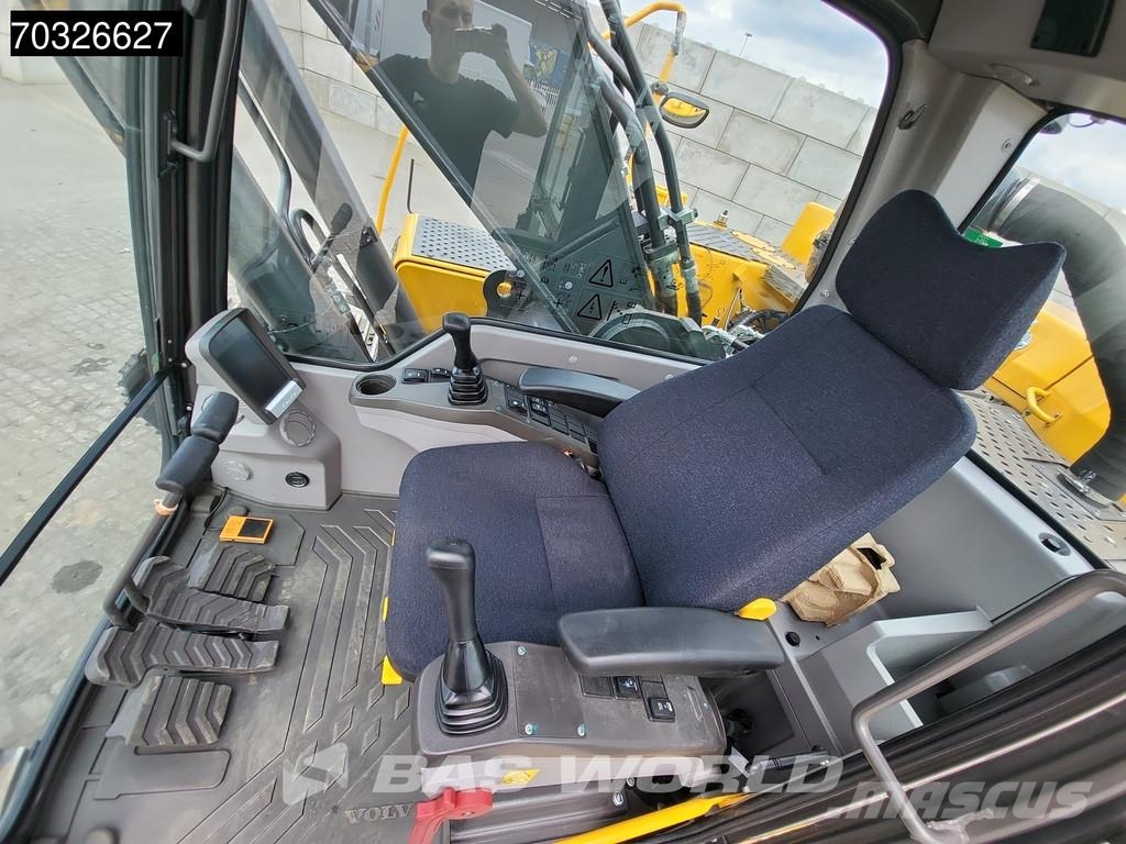 Volvo EC300 D L Telakaivukoneet