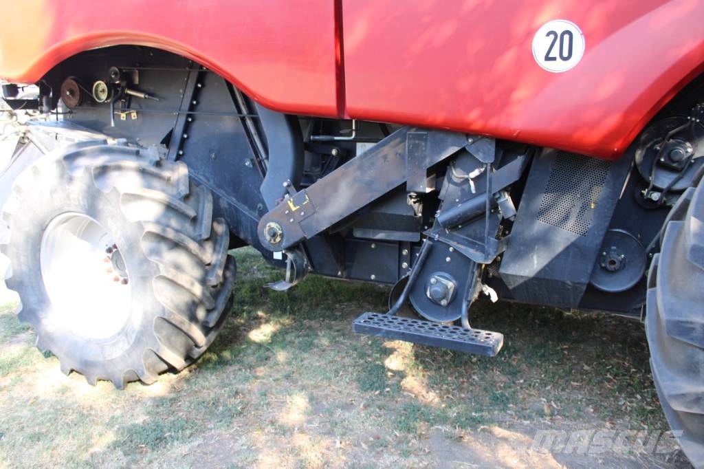 Case IH 6140 Axial-Flow Mähdrescher
