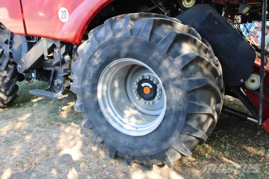 Case IH 6140 Axial-Flow Mähdrescher